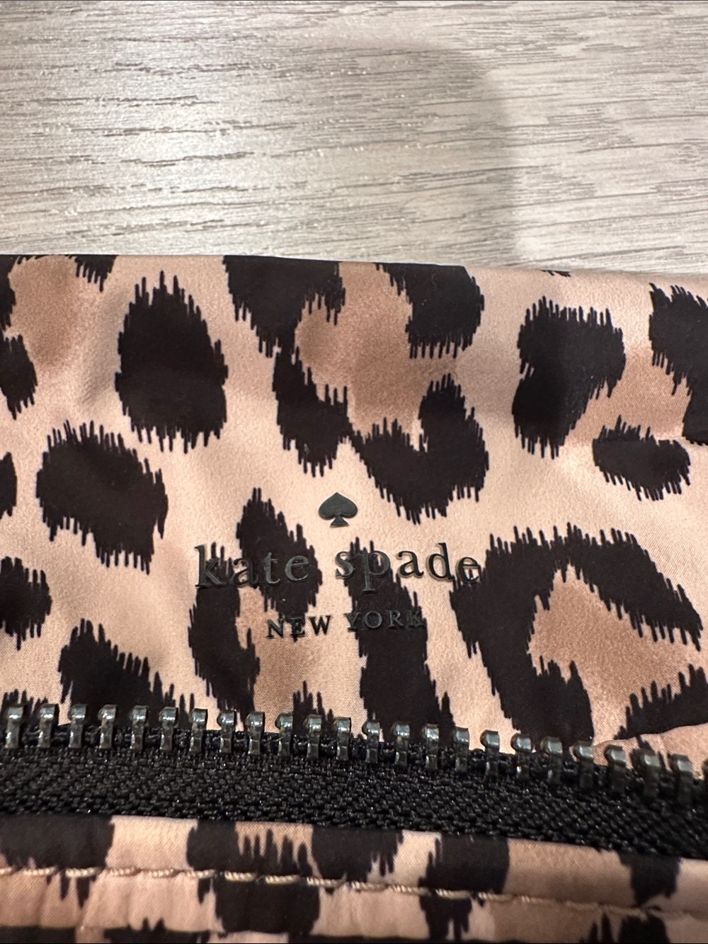 Kate spade nwot animal print
Crossbody Belt Bag - Black and Tan - Picture 5 of 5